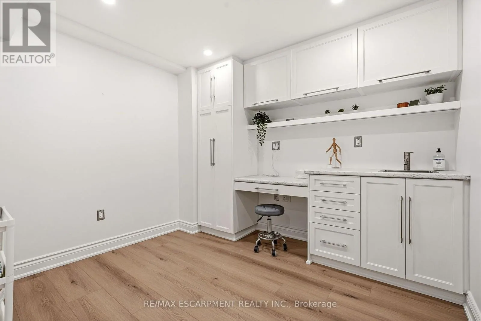 N. SUITE - 326 WILSON STREET E