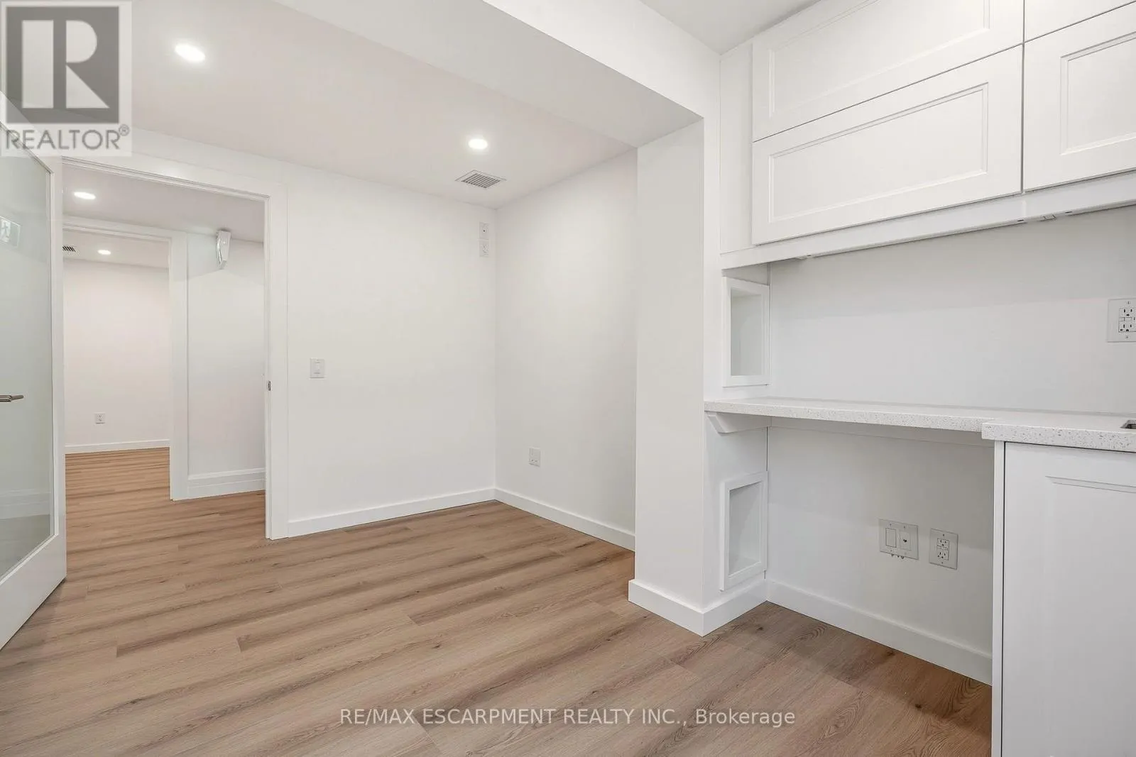 N. SUITE - 326 WILSON STREET E