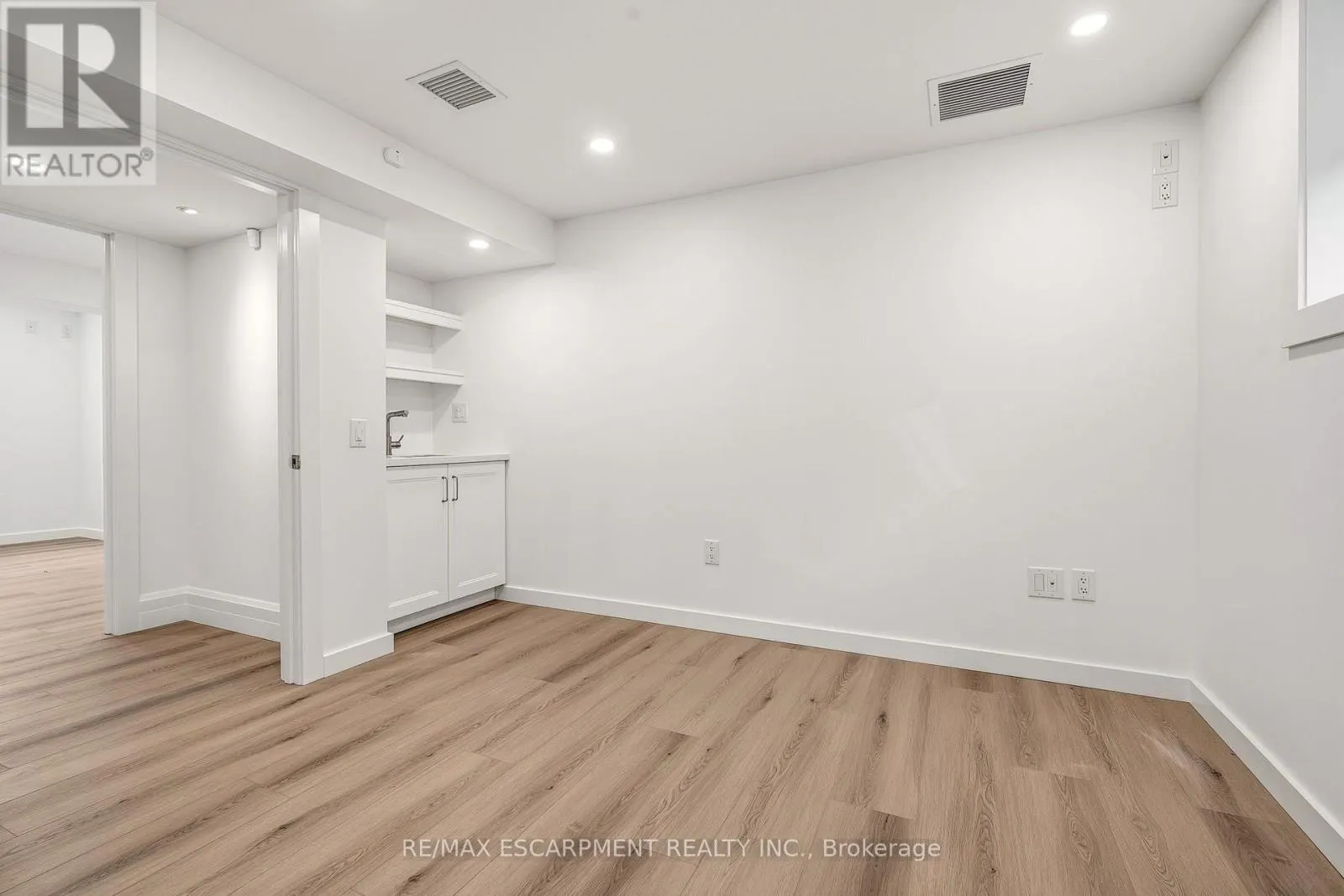 N. SUITE - 326 WILSON STREET E