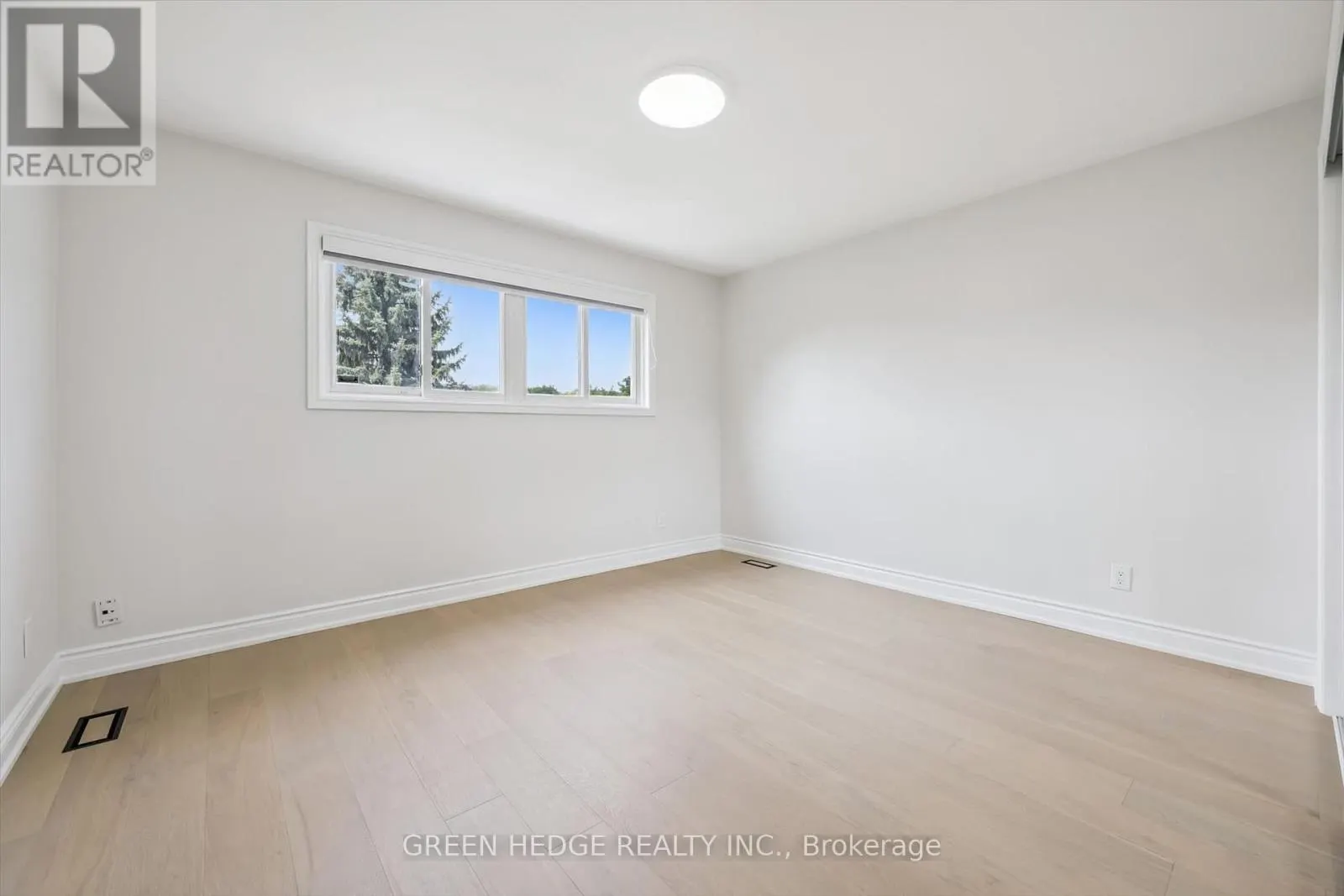 385 VILLAGE CRESCENT