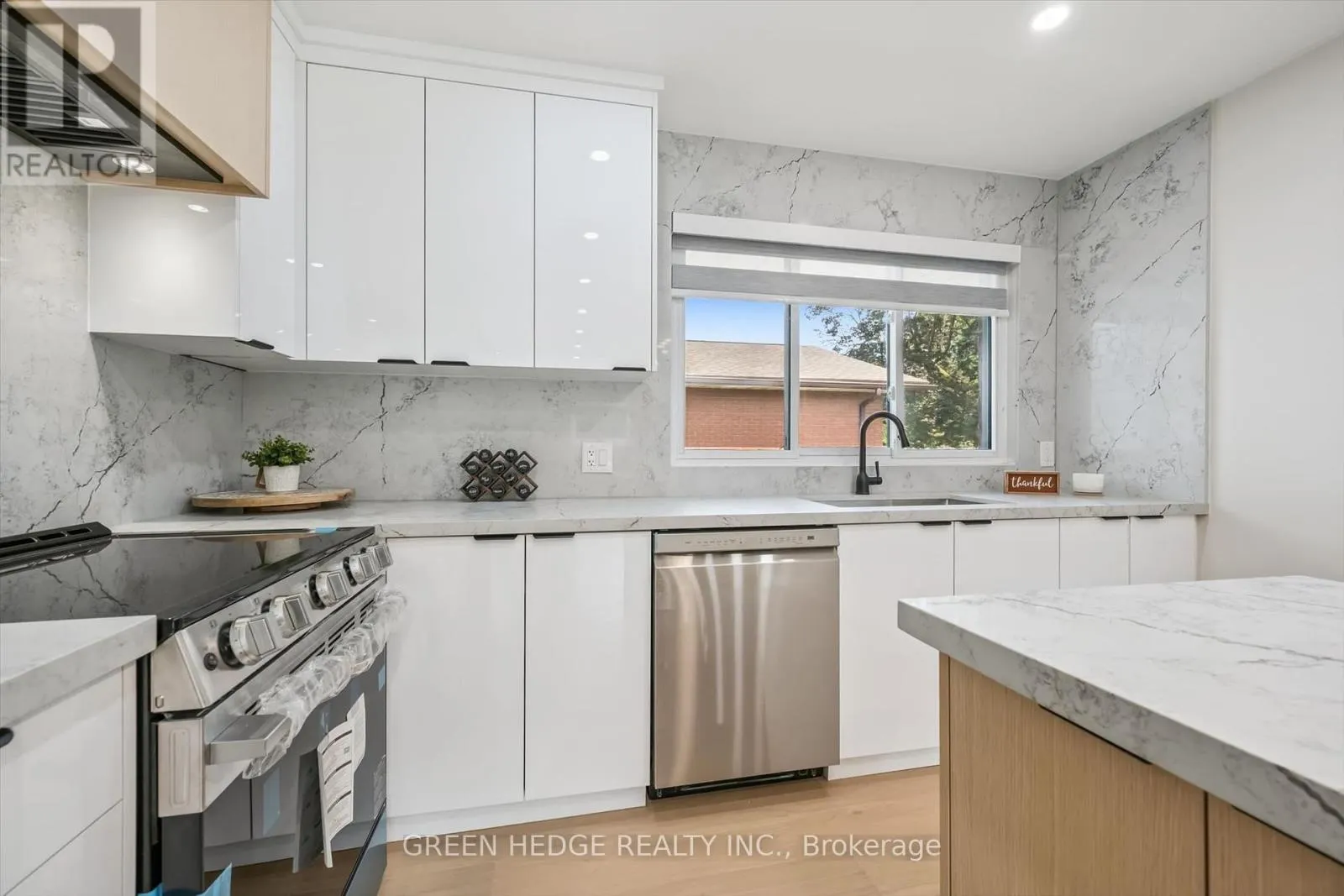 385 VILLAGE CRESCENT