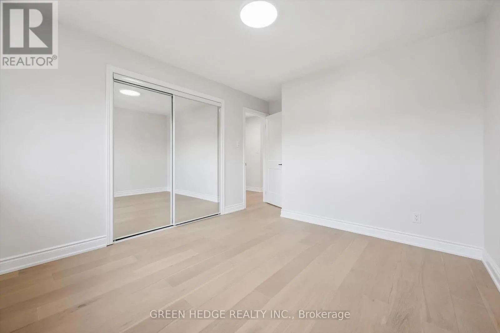 385 VILLAGE CRESCENT