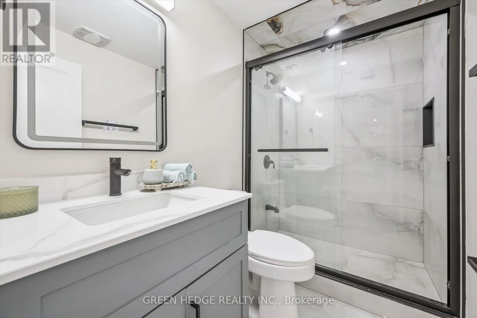 385 VILLAGE CRESCENT