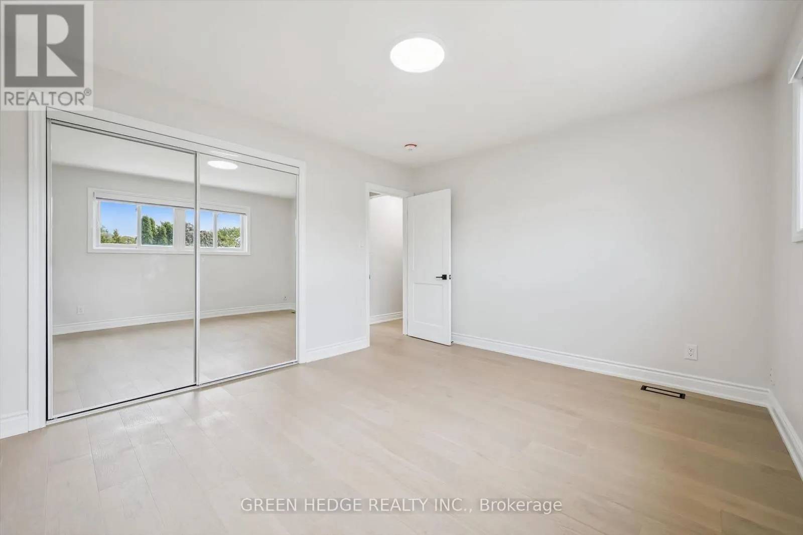 385 VILLAGE CRESCENT