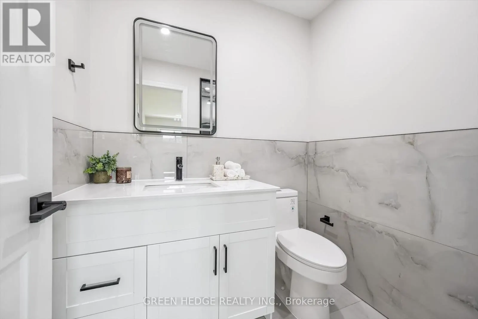 385 VILLAGE CRESCENT