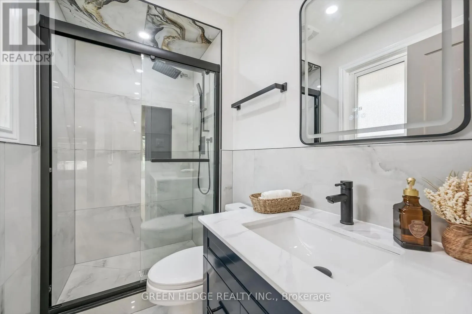 385 VILLAGE CRESCENT