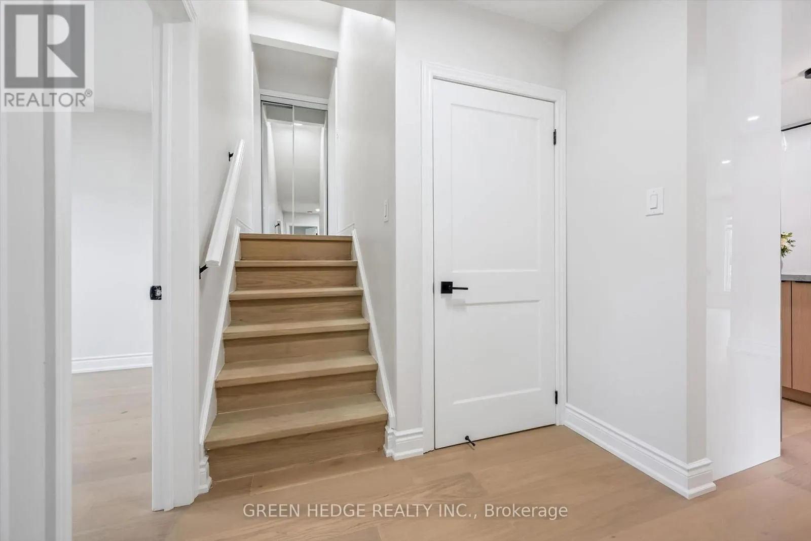 385 VILLAGE CRESCENT