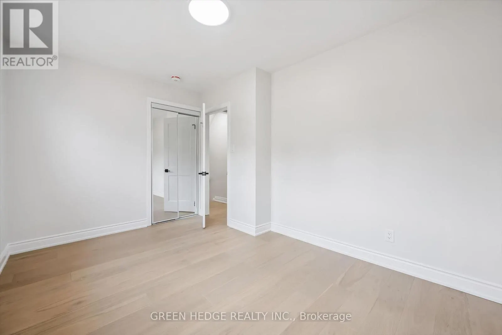 385 VILLAGE CRESCENT