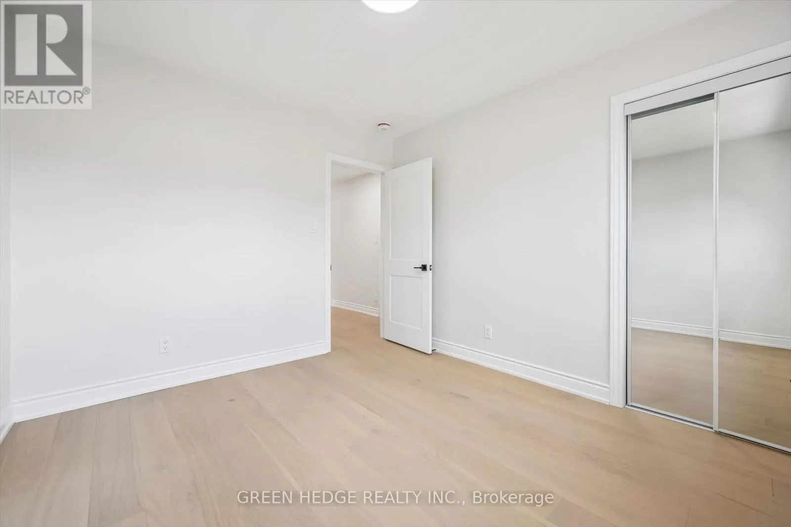 385 VILLAGE CRESCENT
