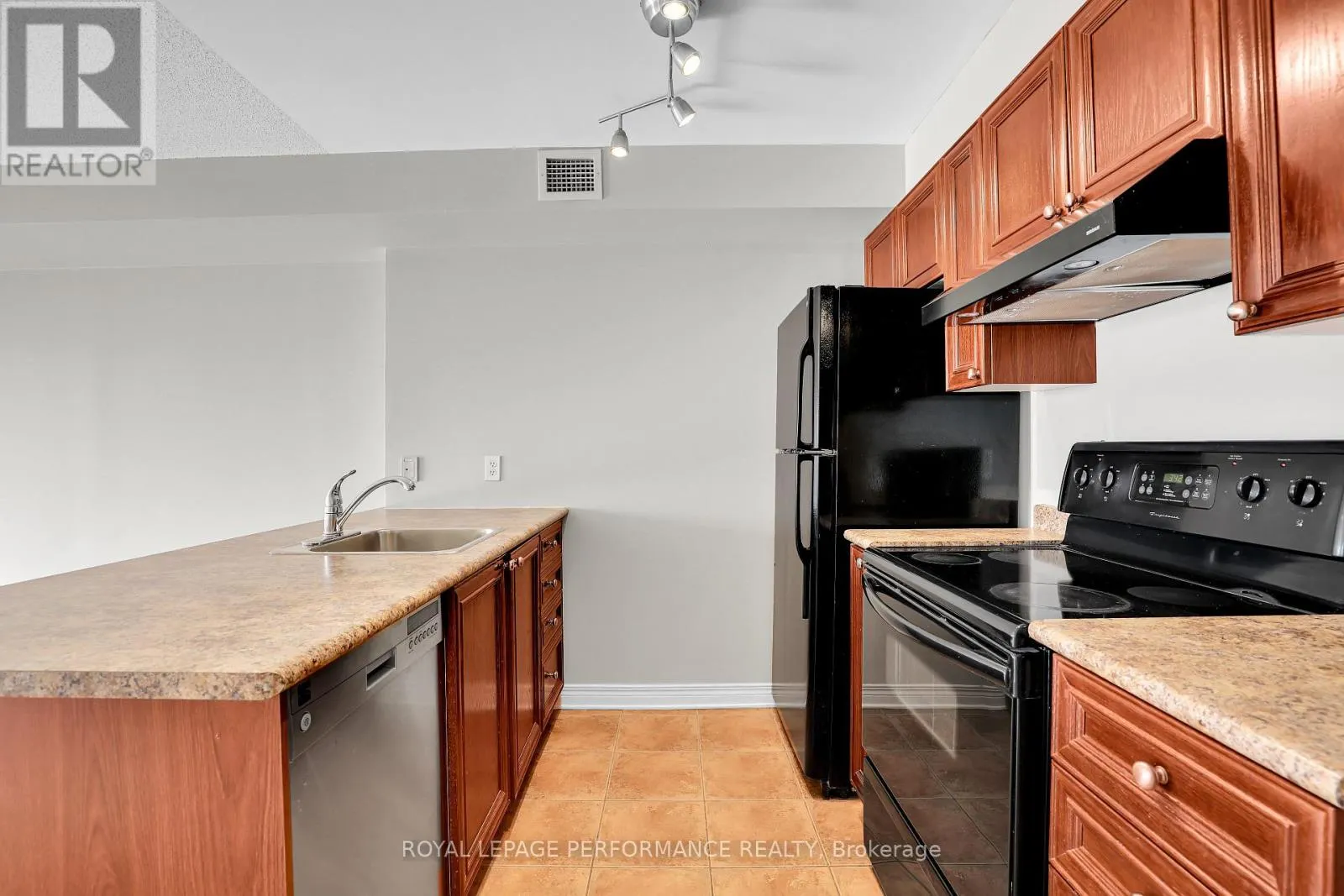 712 - 429 SOMERSET STREET W