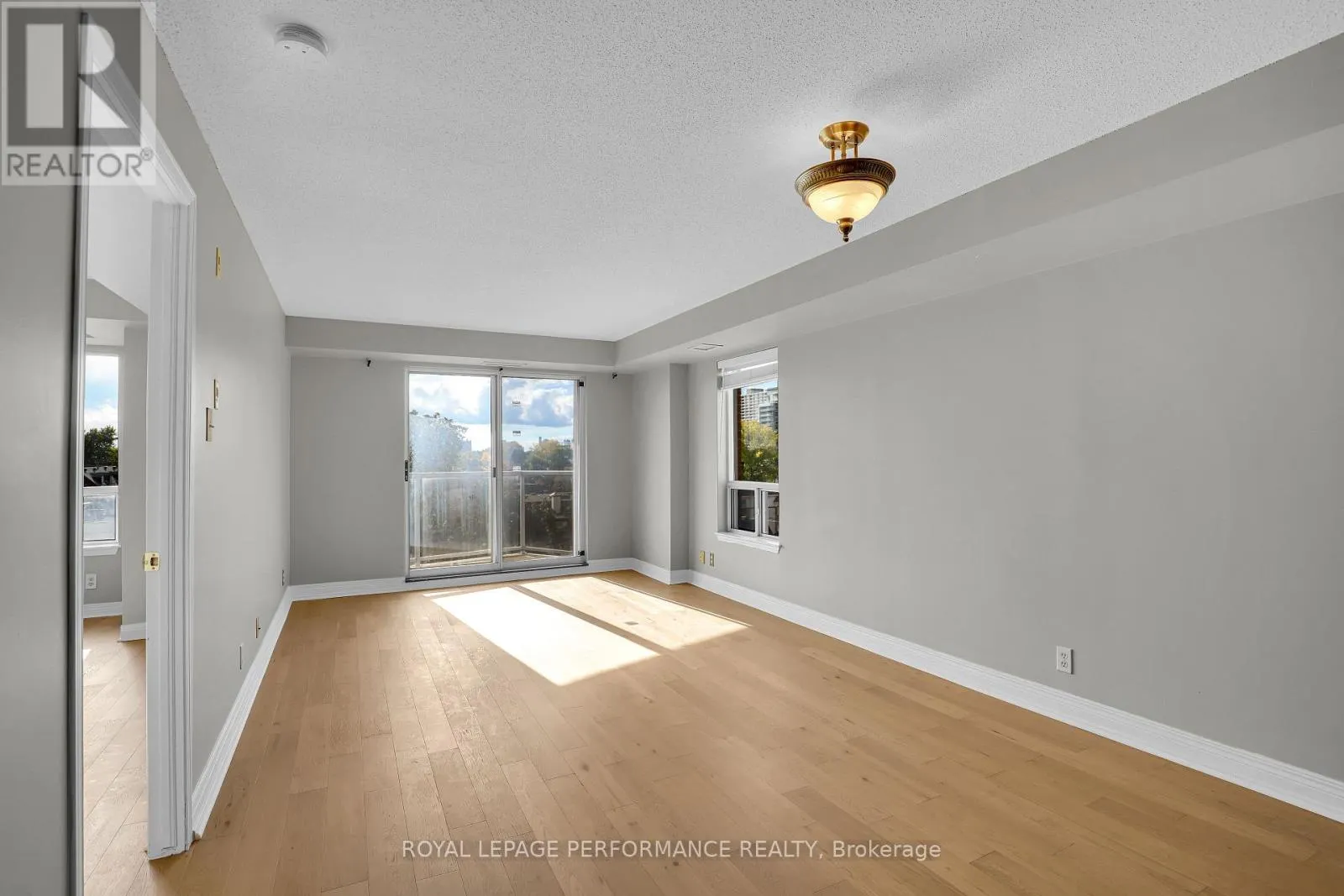 712 - 429 SOMERSET STREET W