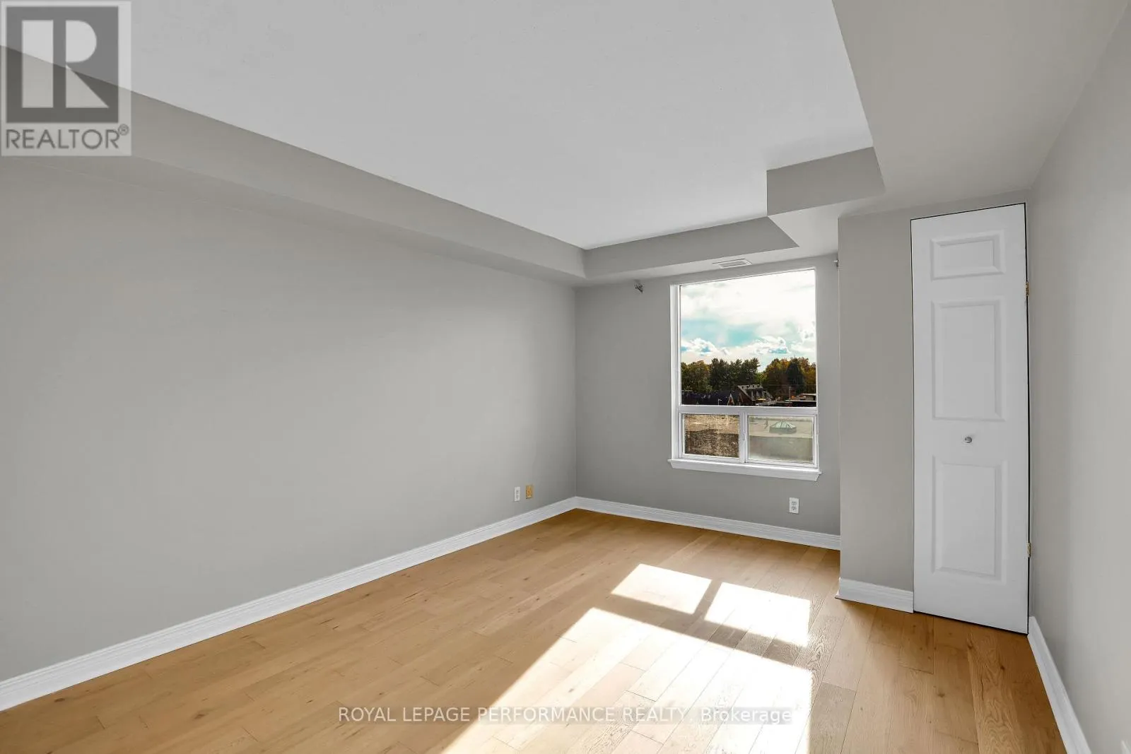 712 - 429 SOMERSET STREET W