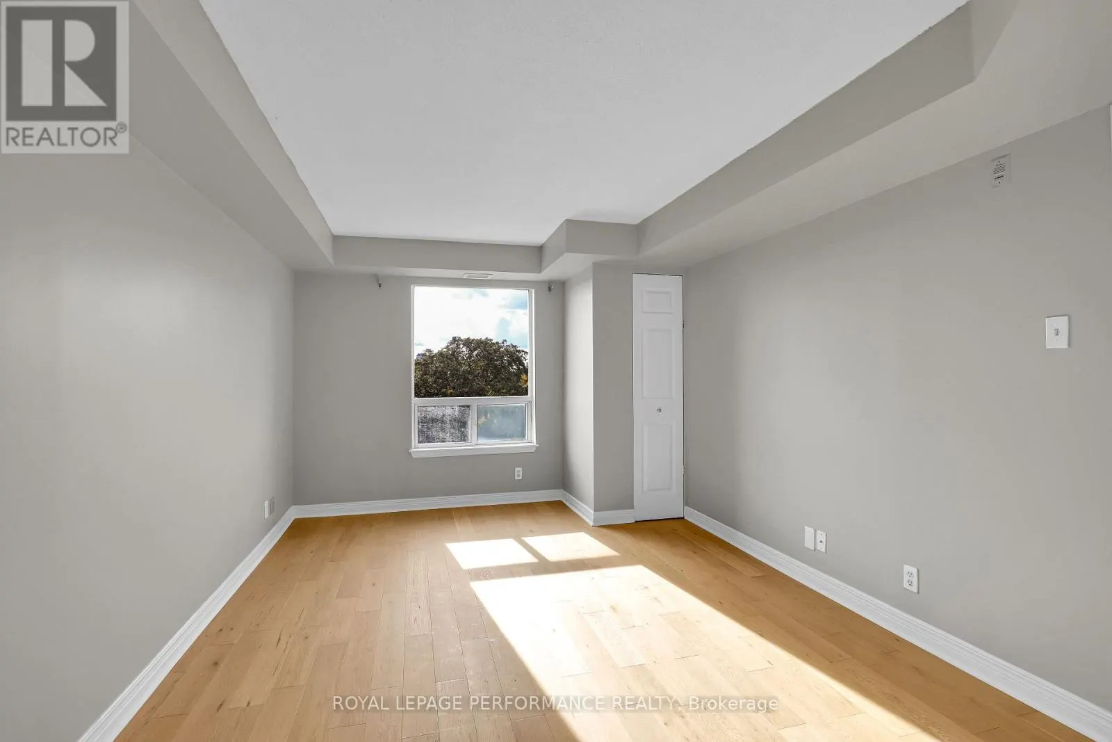 712 - 429 SOMERSET STREET W
