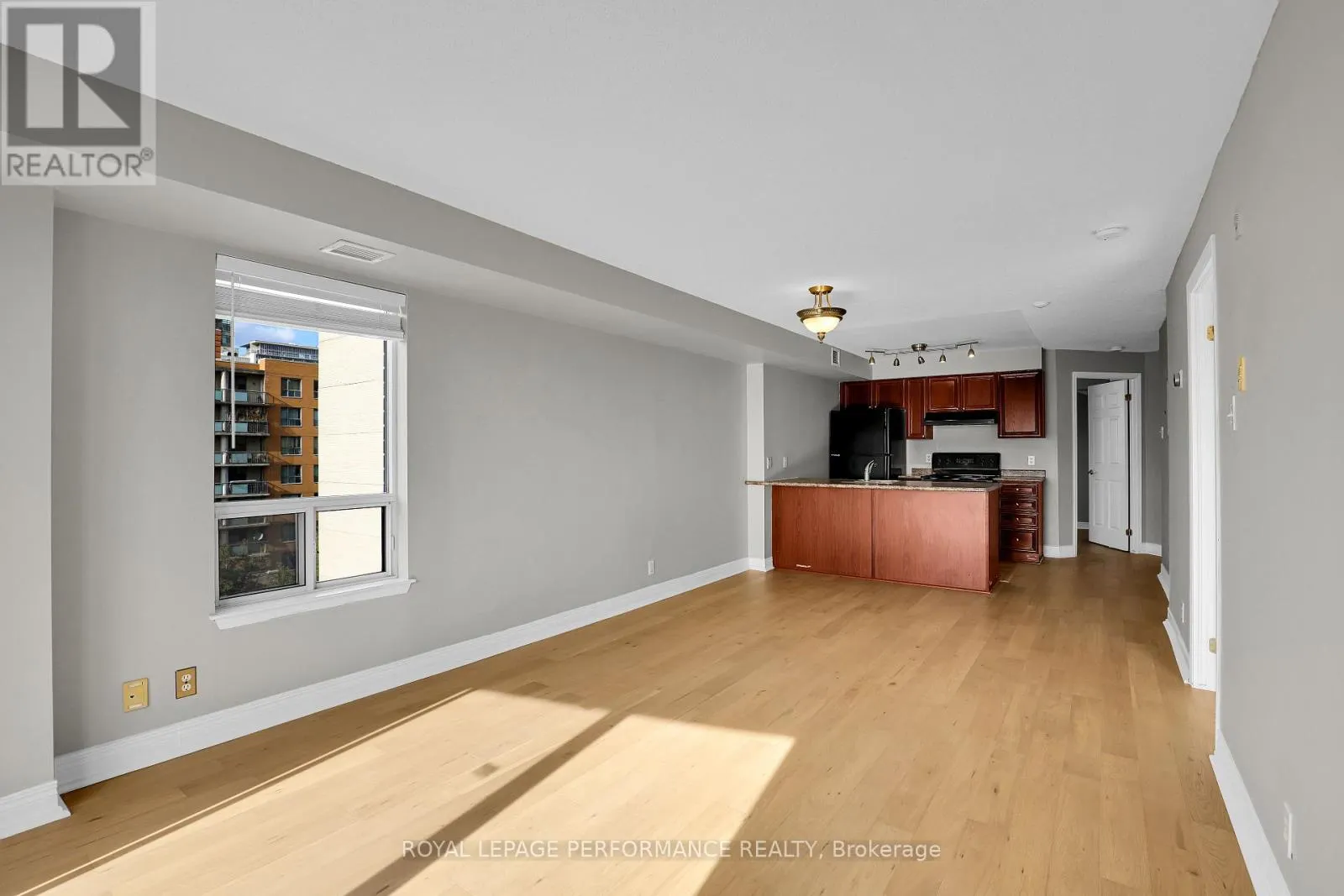 712 - 429 SOMERSET STREET W