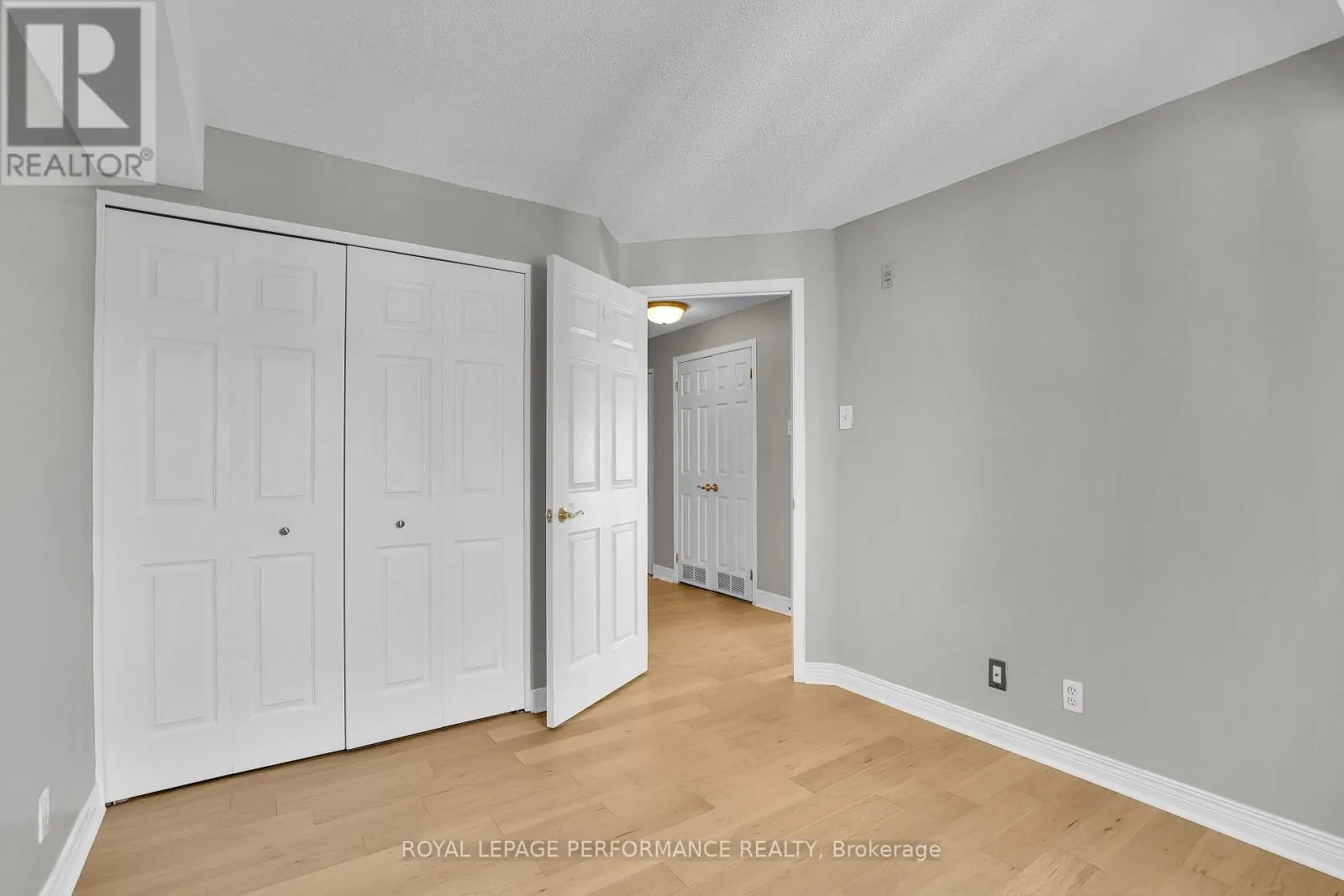 712 - 429 SOMERSET STREET W