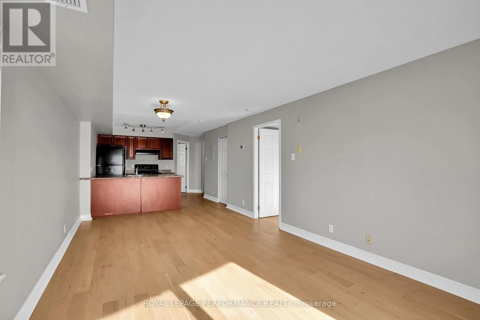 712 - 429 SOMERSET STREET W