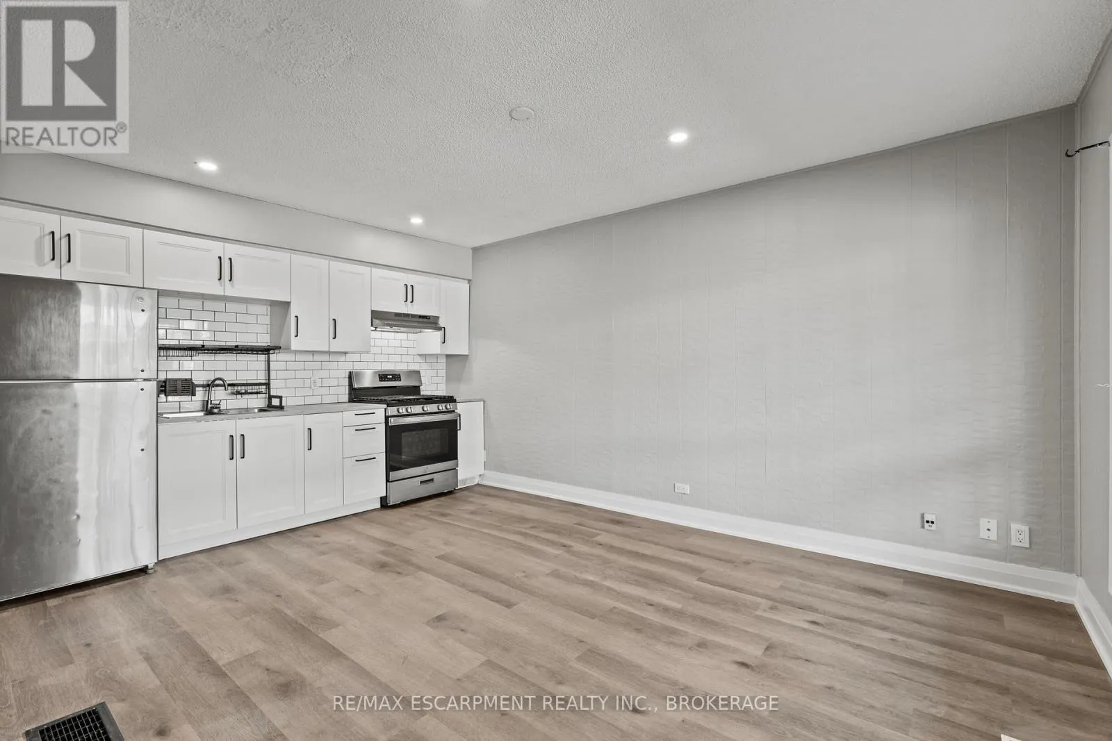 UPPER - 15 MCCORMICK STREET #Upper
