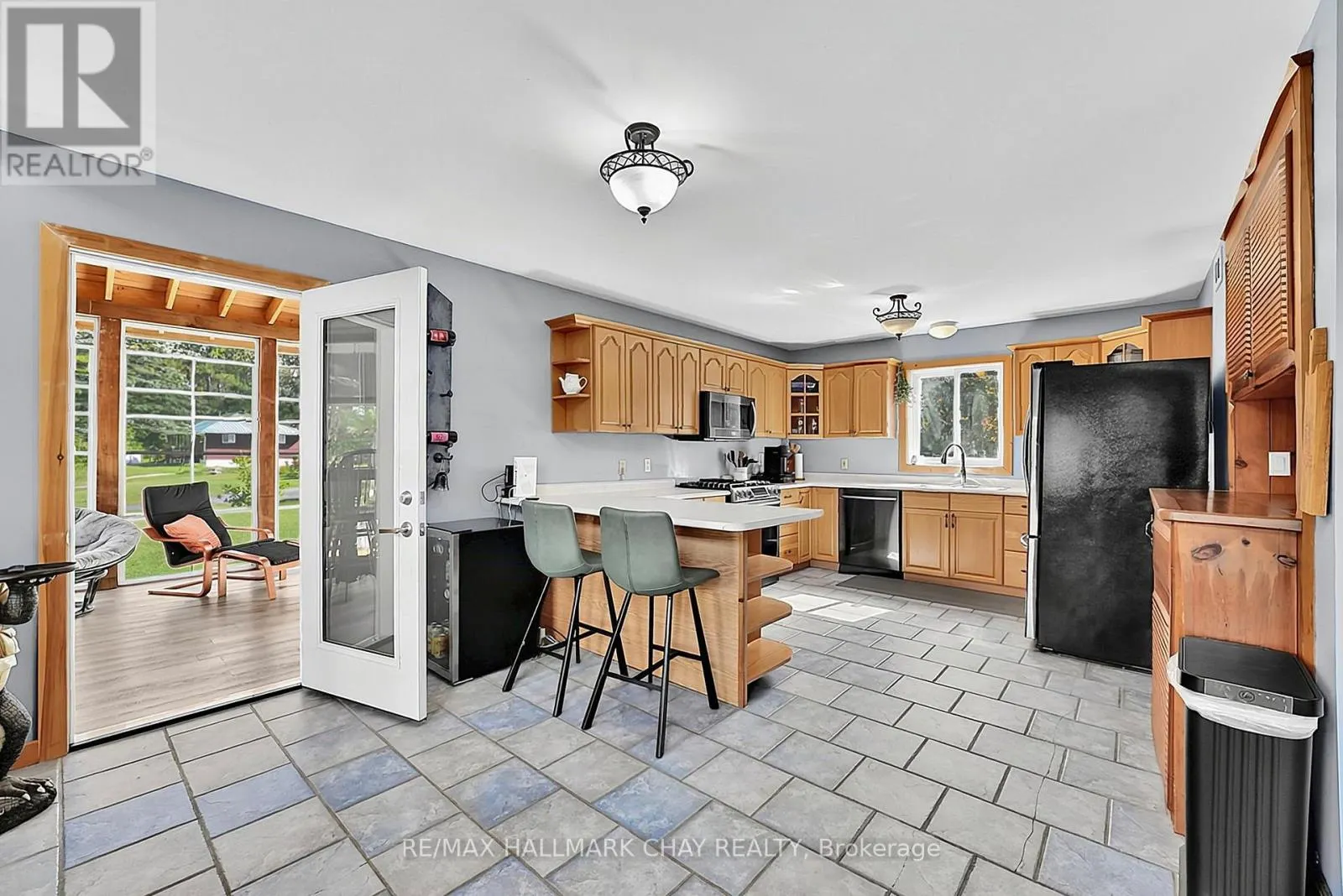466 BEAUMONT DRIVE