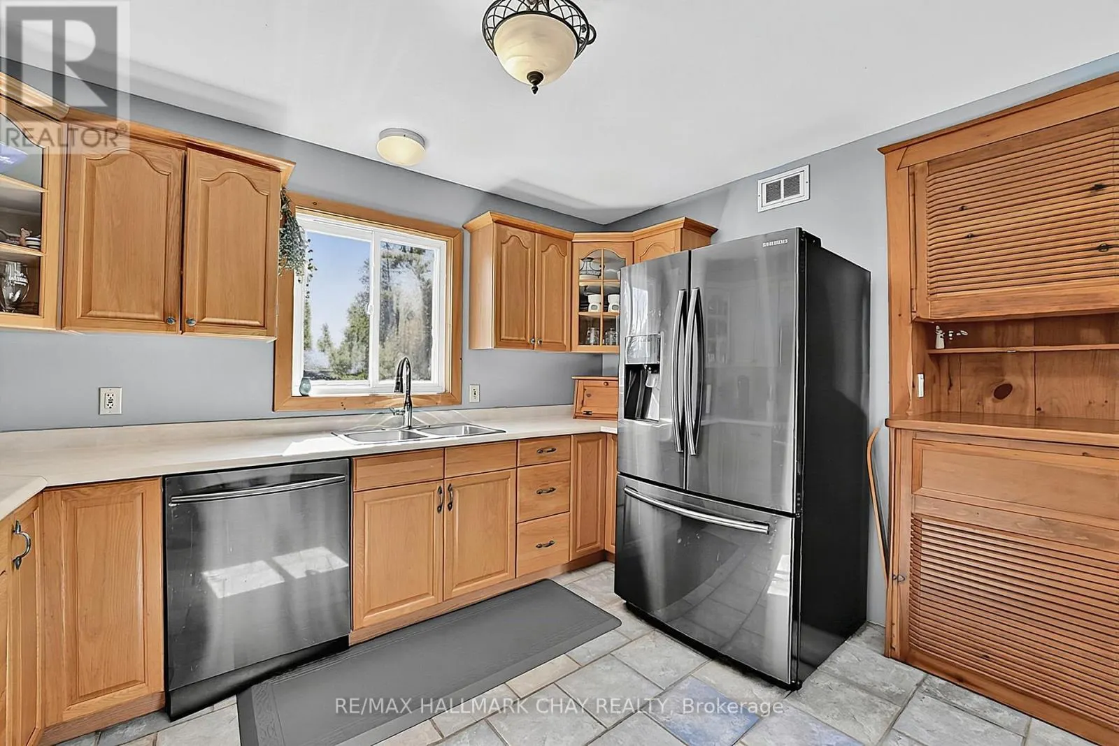 466 BEAUMONT DRIVE
