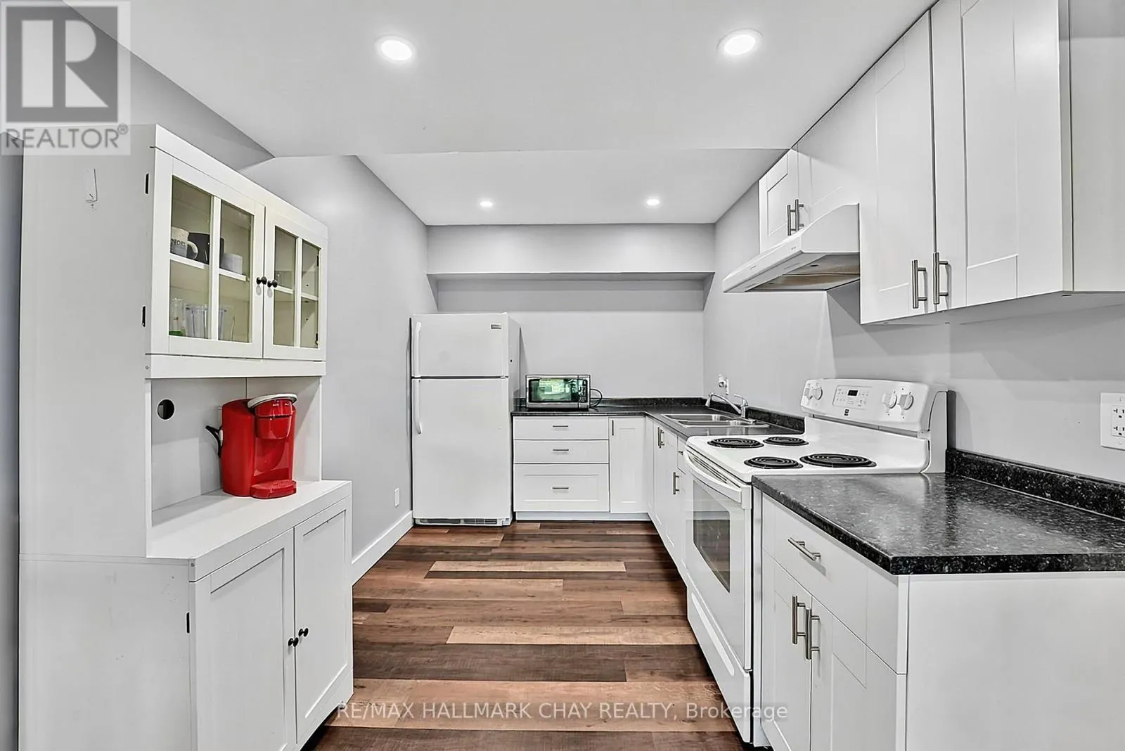 466 BEAUMONT DRIVE