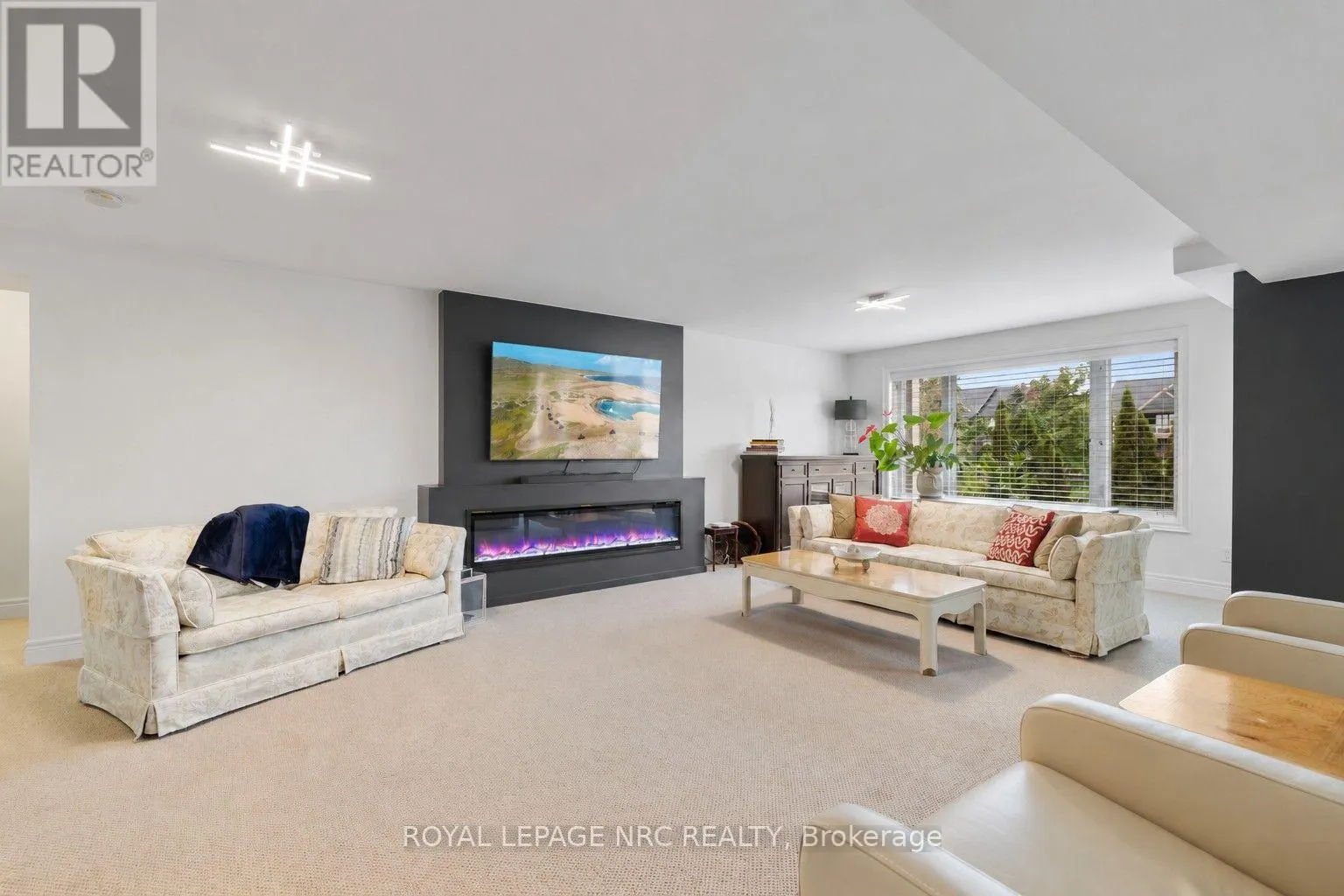295 CREEKSIDE DRIVE