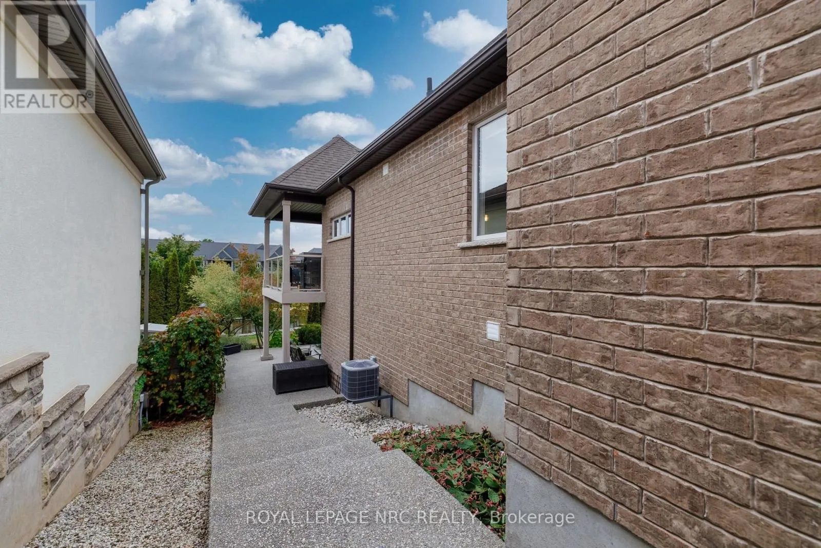 295 CREEKSIDE DRIVE
