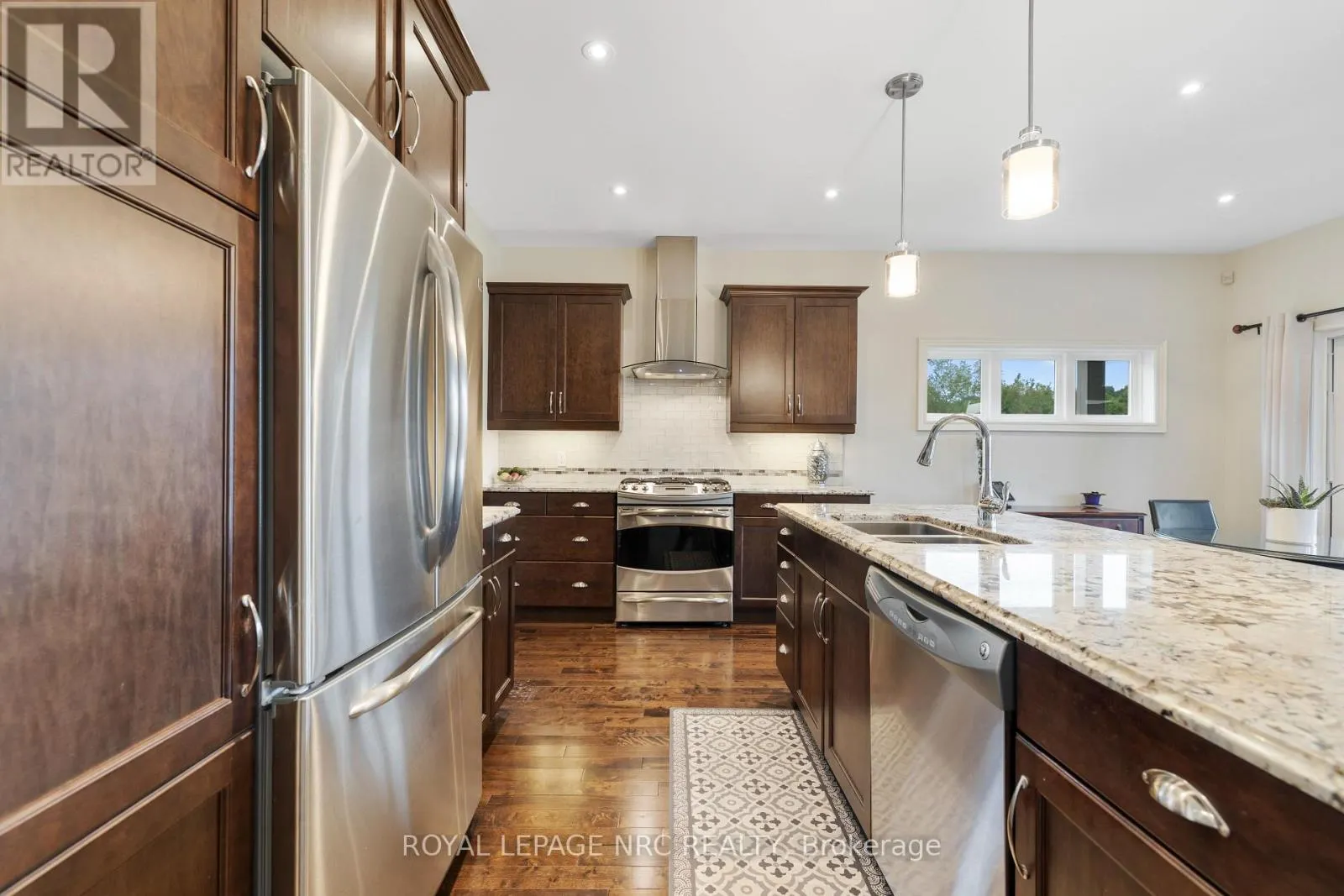 295 CREEKSIDE DRIVE