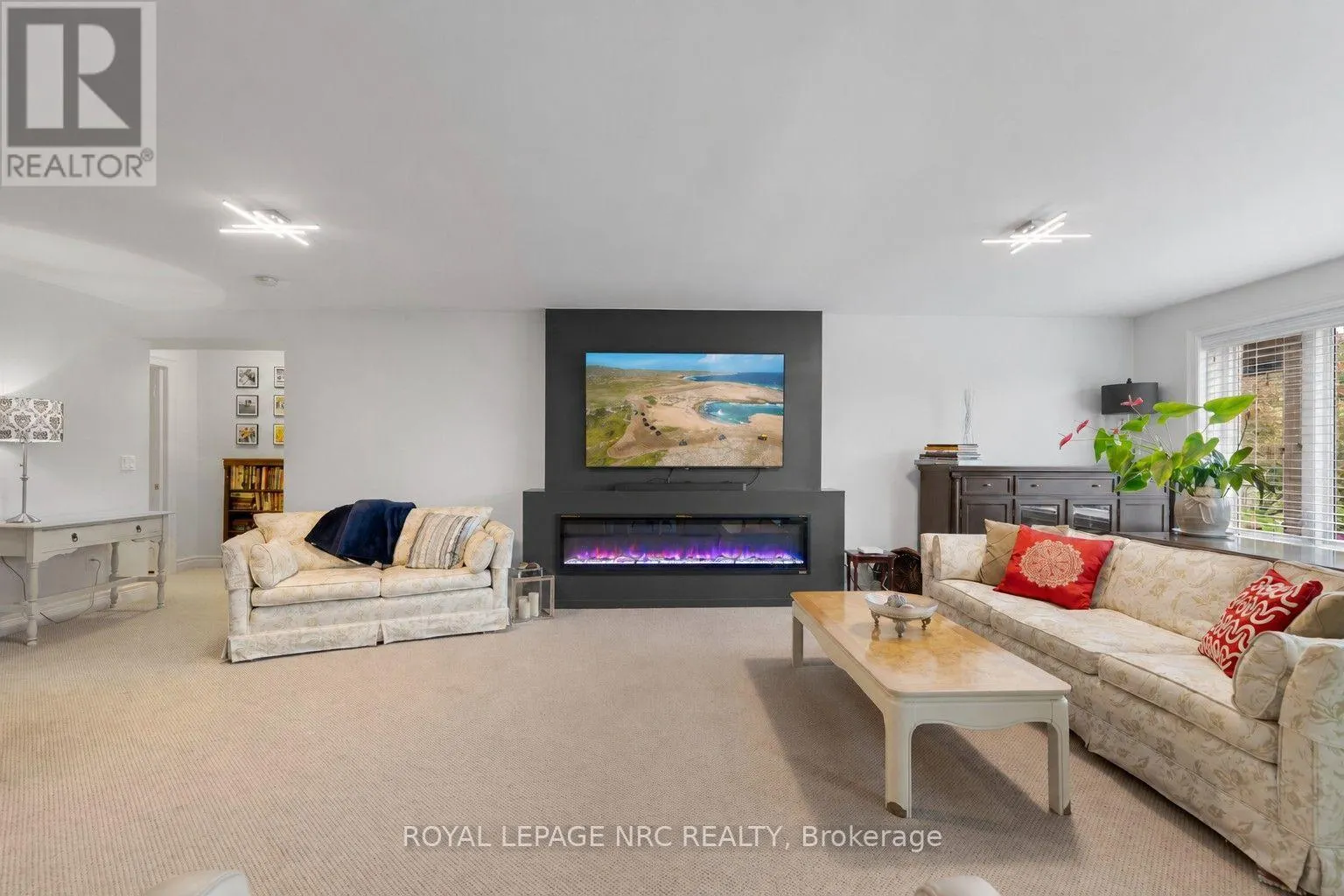 295 CREEKSIDE DRIVE