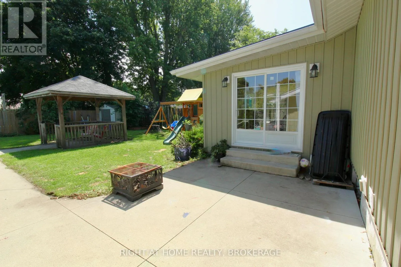 711 JOHN STREET
