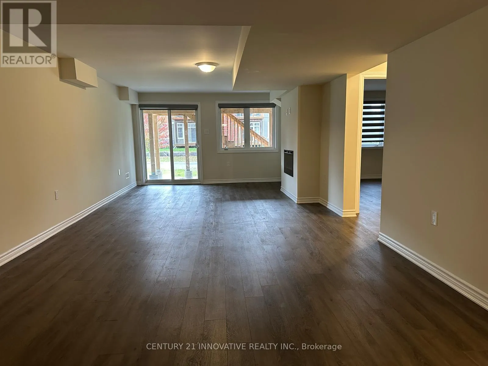 35 - 17 LAKEWOOD CRESCENT S