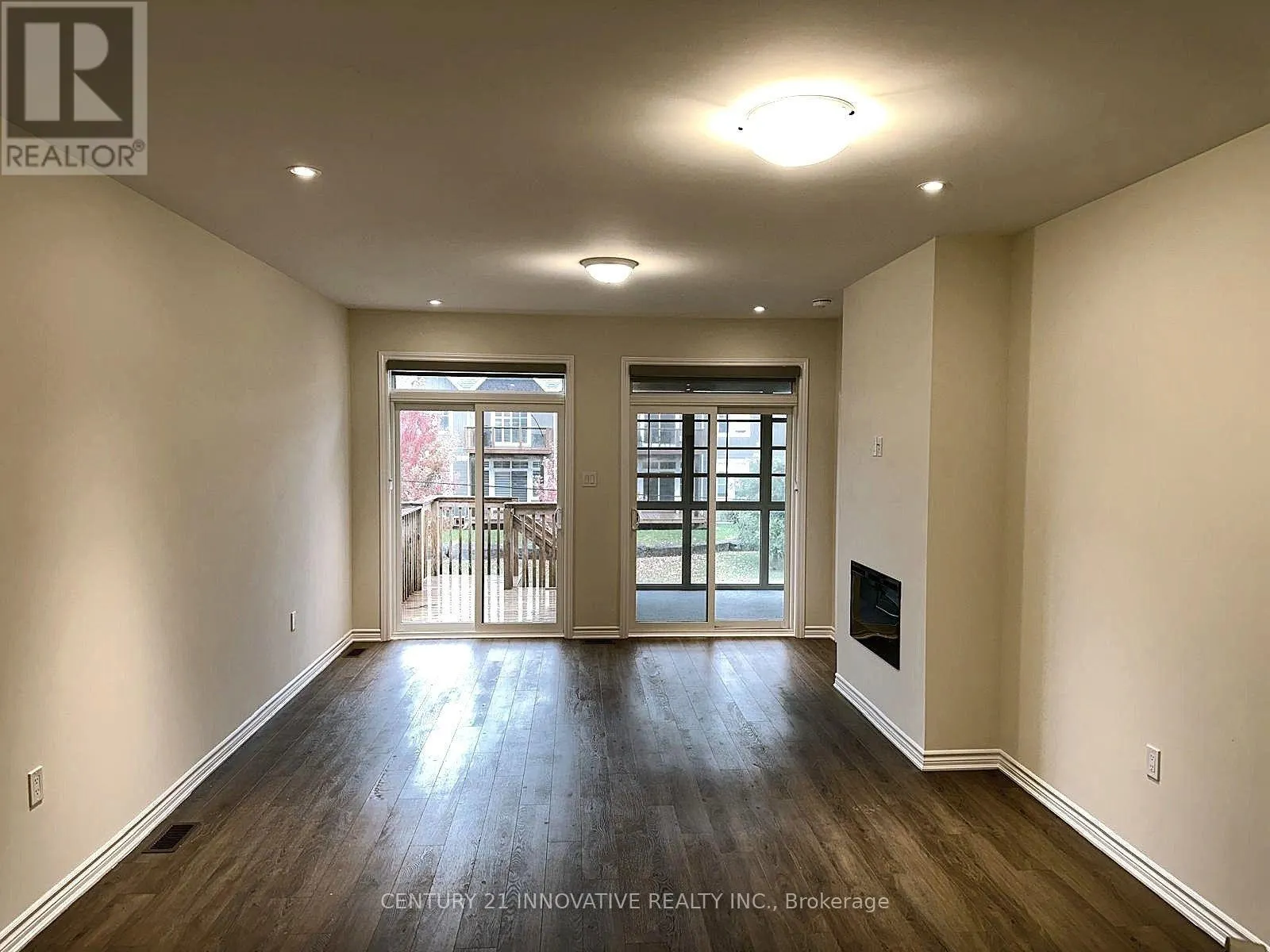 35 - 17 LAKEWOOD CRESCENT S