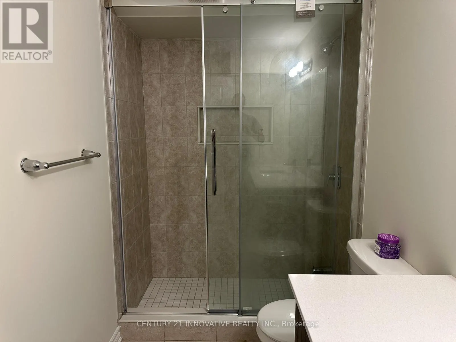 35 - 17 LAKEWOOD CRESCENT S