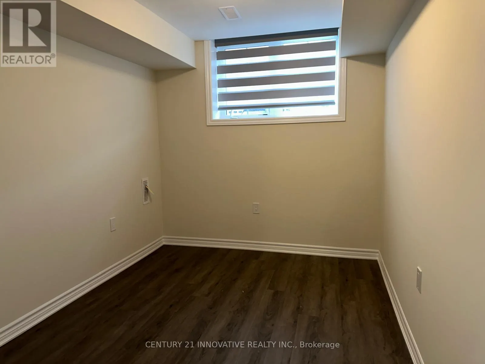 35 - 17 LAKEWOOD CRESCENT S