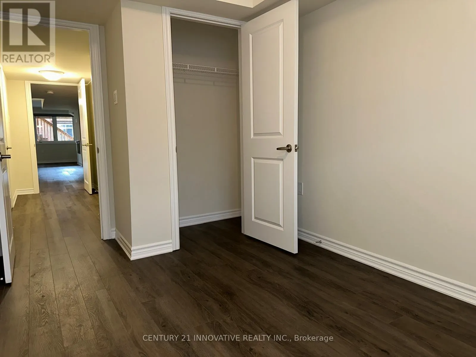 35 - 17 LAKEWOOD CRESCENT S