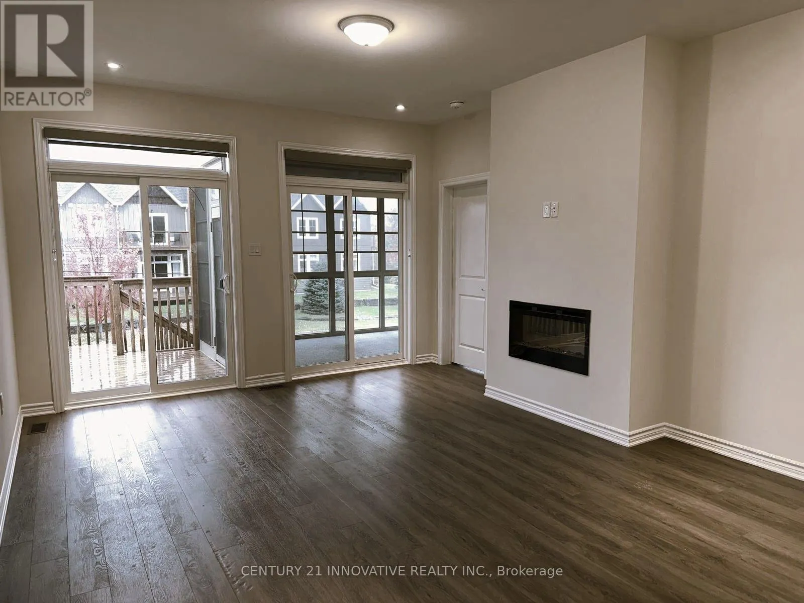 35 - 17 LAKEWOOD CRESCENT S