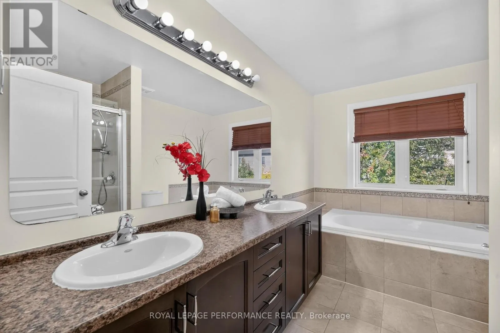 149 TOPAZE CRESCENT