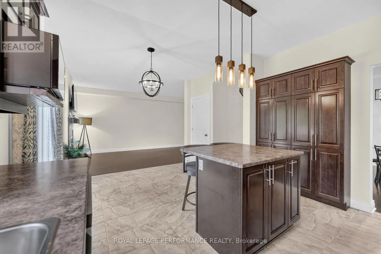 149 TOPAZE CRESCENT