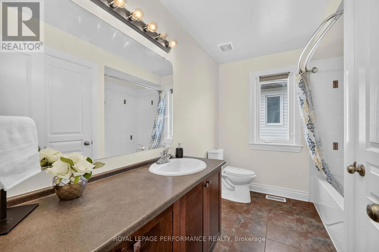149 TOPAZE CRESCENT