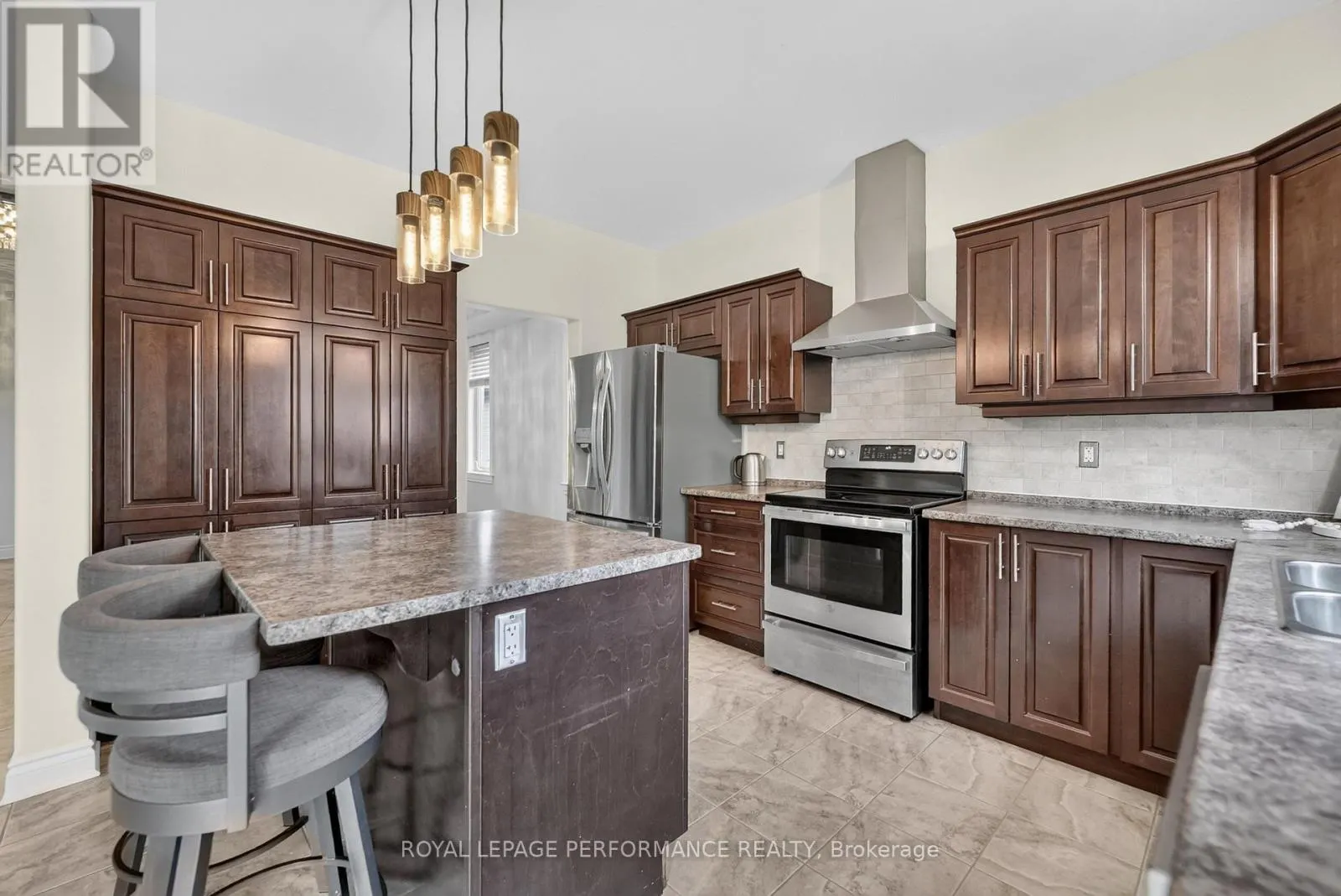 149 TOPAZE CRESCENT