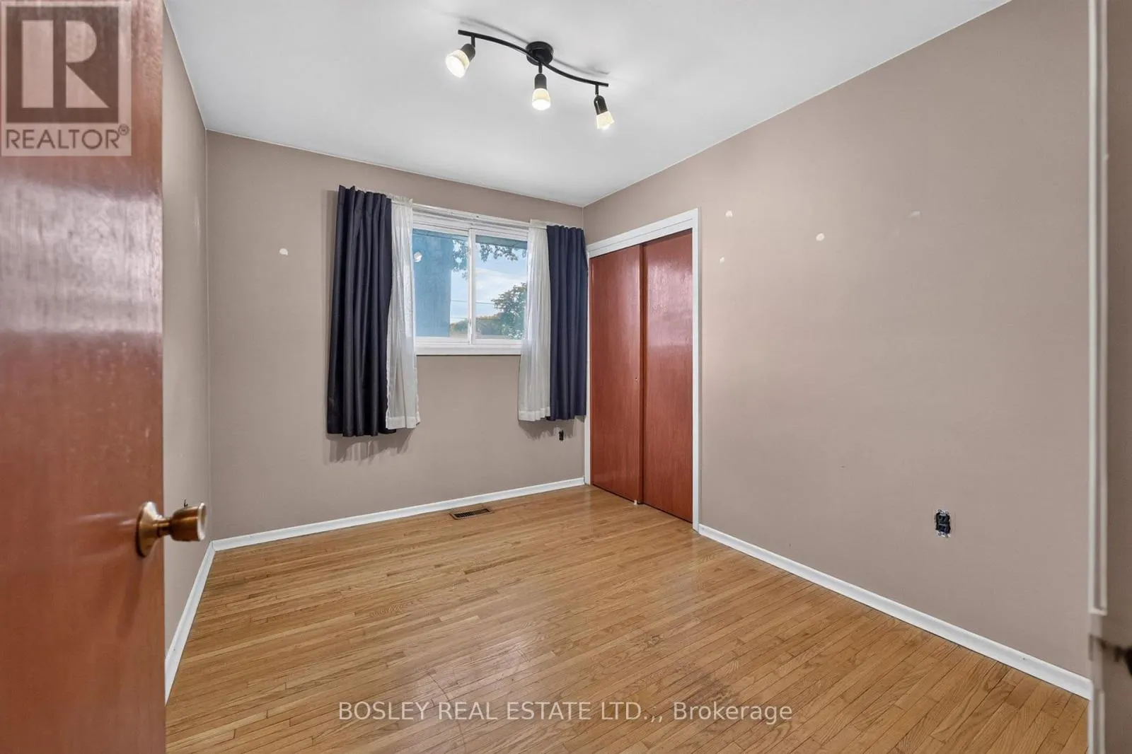 4452 DORCHESTER ROAD