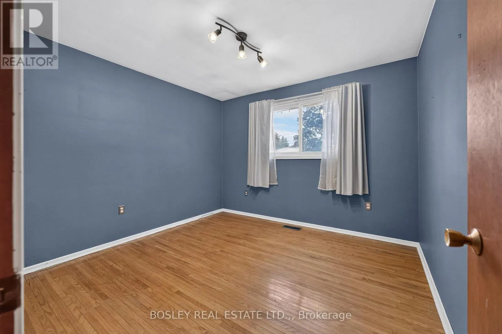 4452 DORCHESTER ROAD