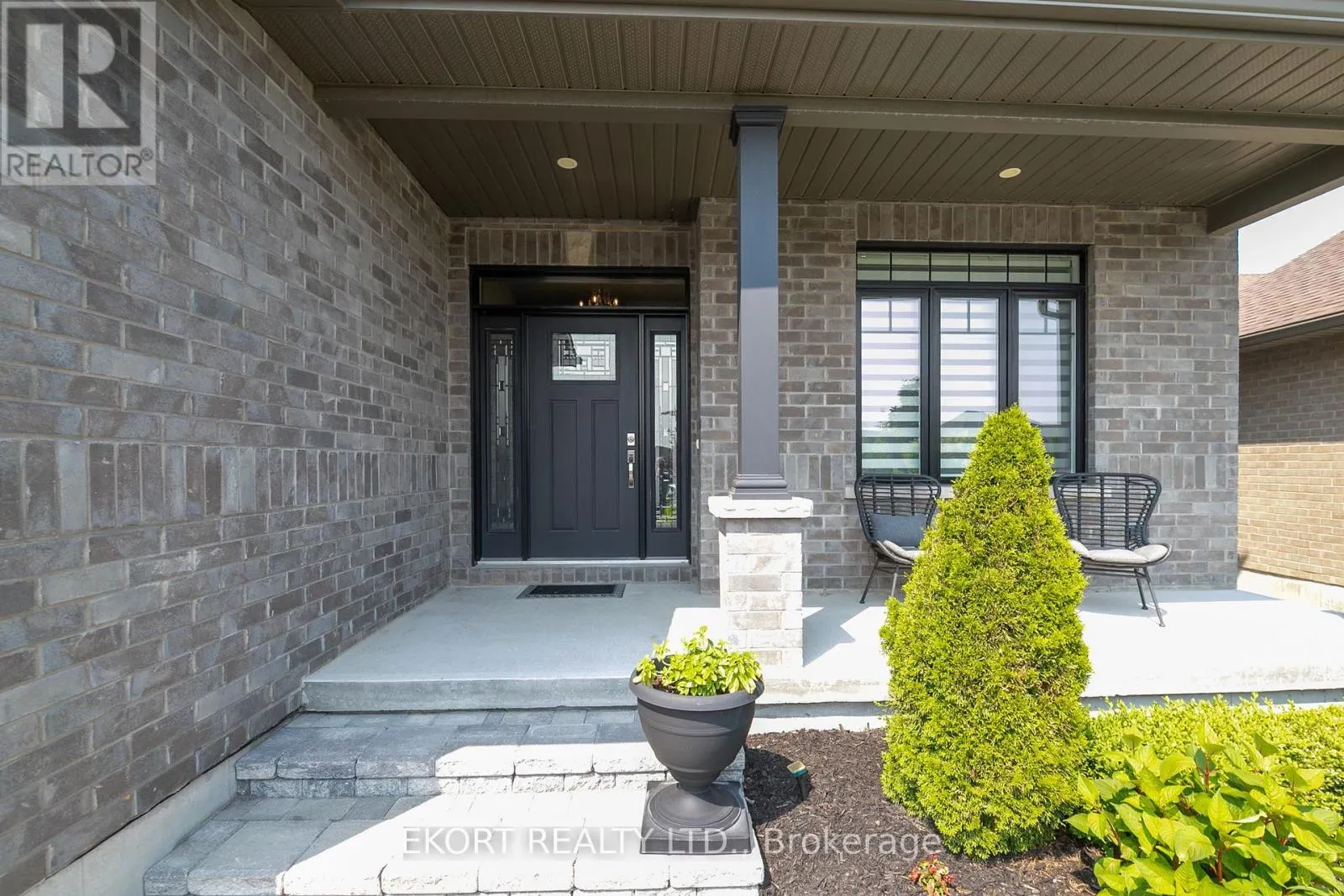 61 HAMPTON RIDGE DRIVE