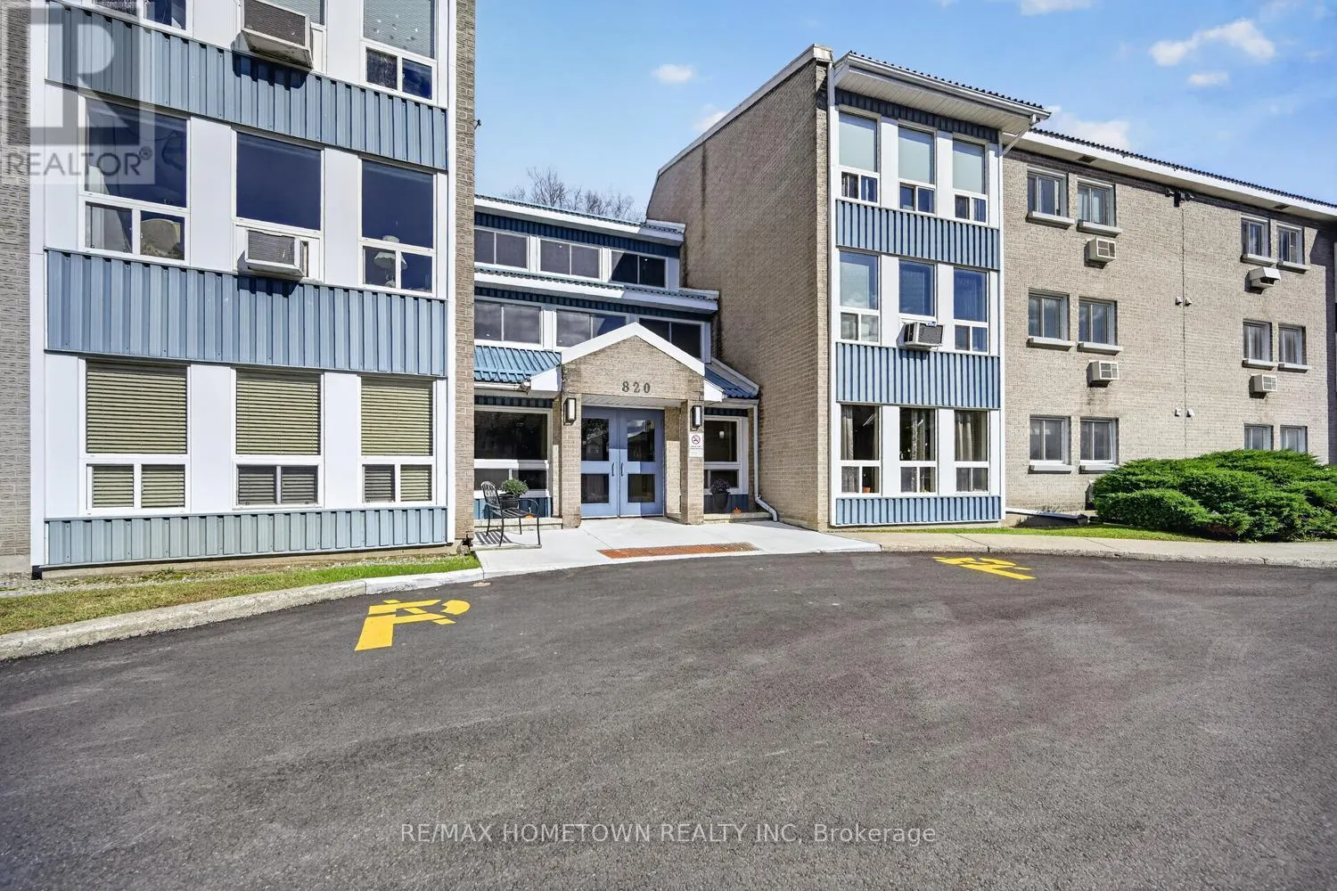 209 - 820 LAURIER BOULEVARD