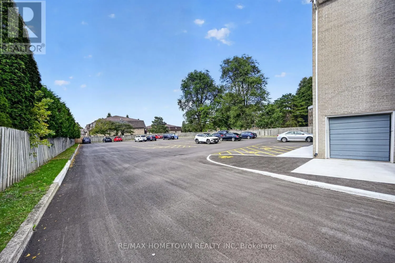 209 - 820 LAURIER BOULEVARD