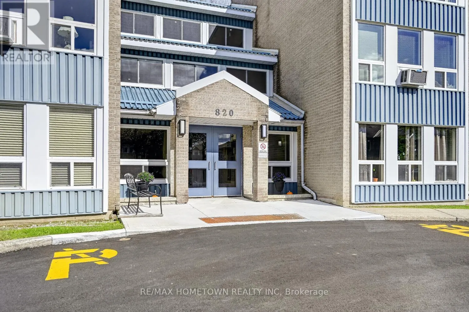 209 - 820 LAURIER BOULEVARD