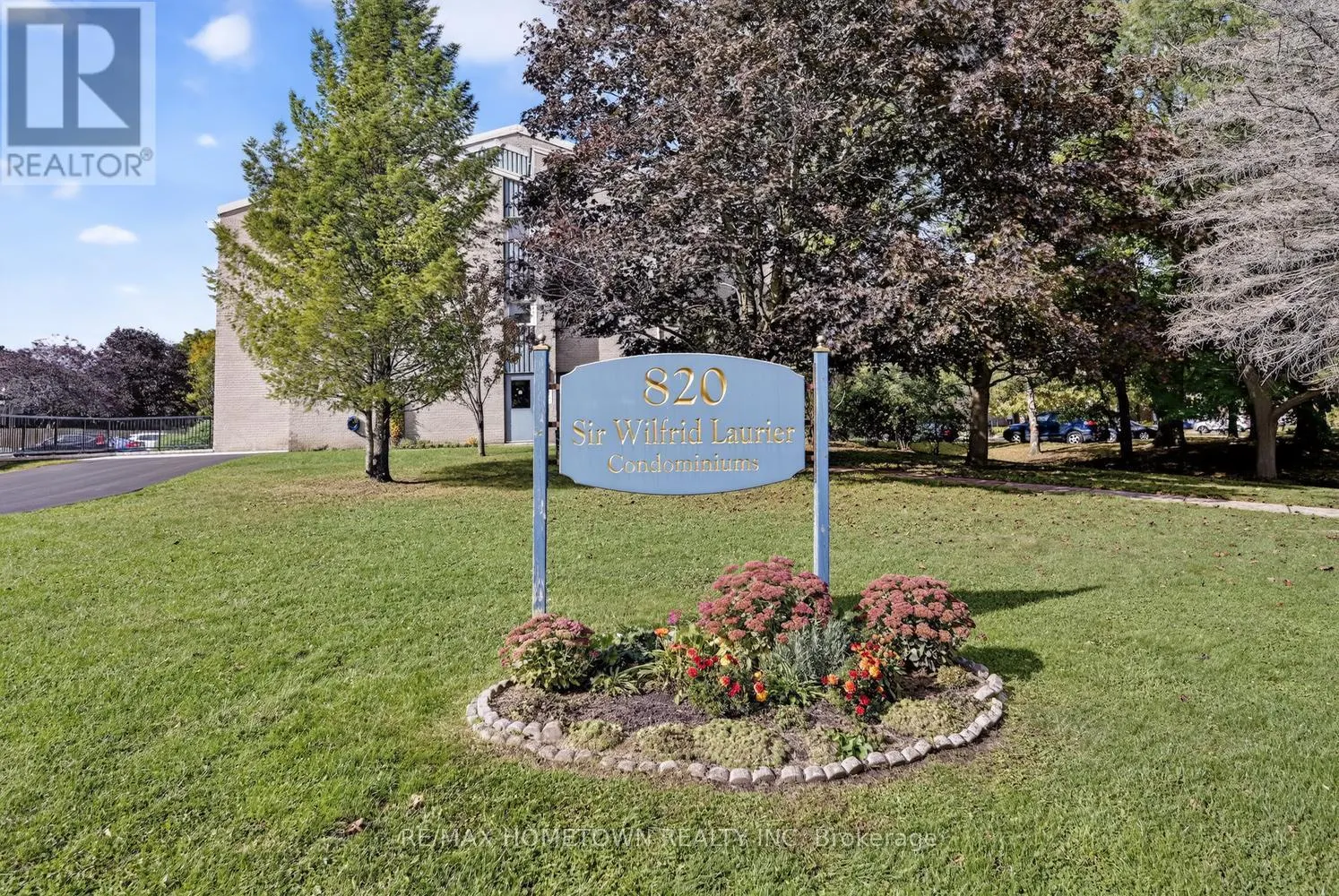 209 - 820 LAURIER BOULEVARD