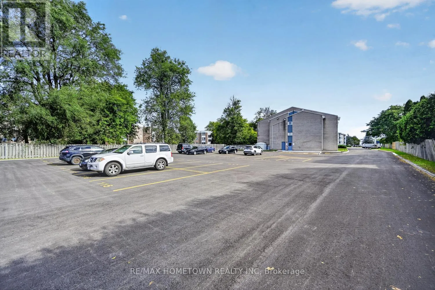 209 - 820 LAURIER BOULEVARD