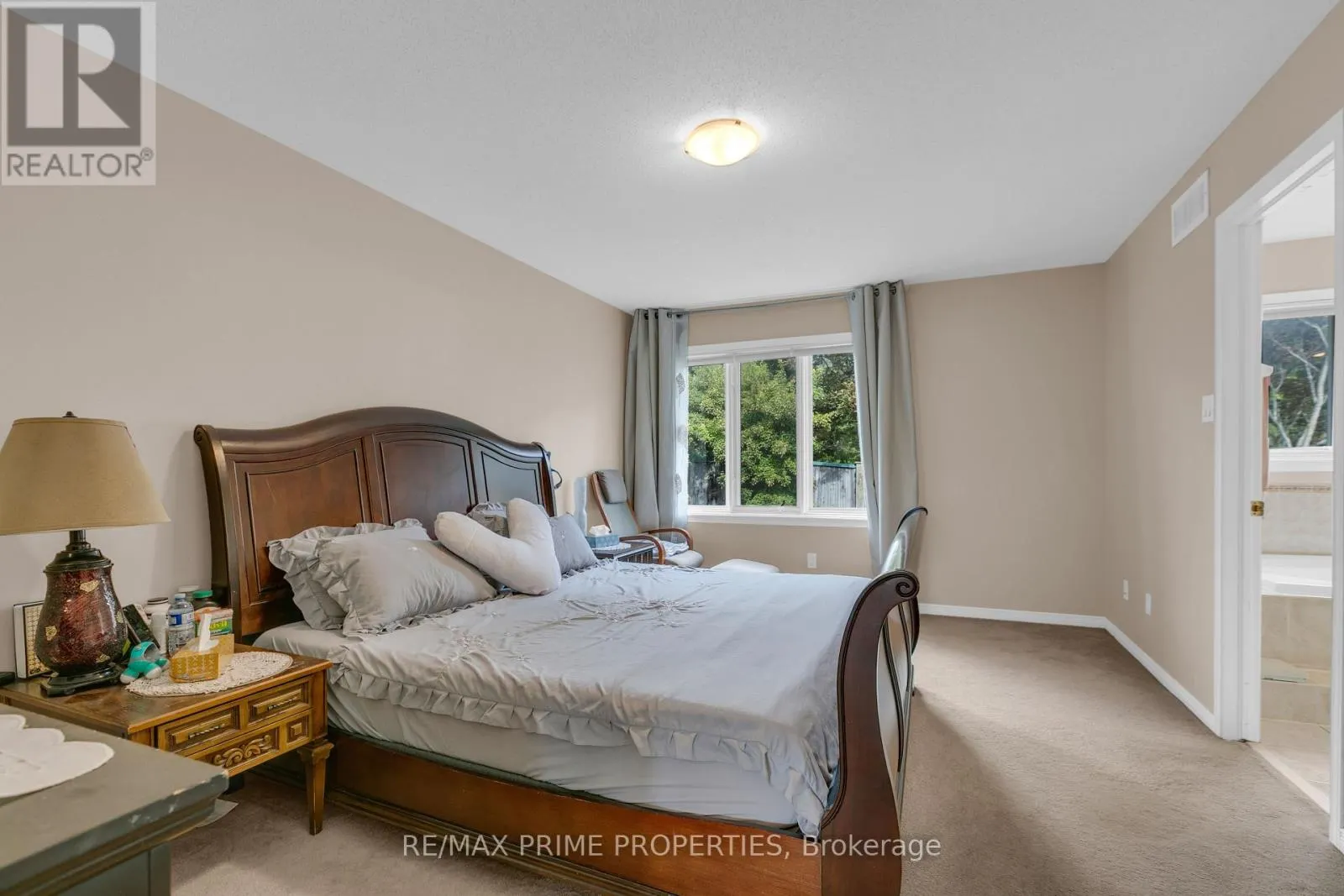 33 INVERKIP AVENUE