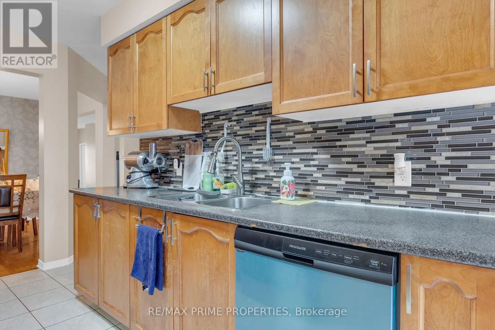33 INVERKIP AVENUE