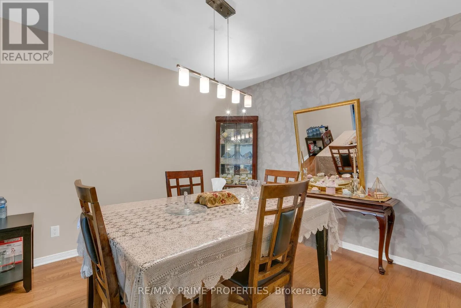 33 INVERKIP AVENUE